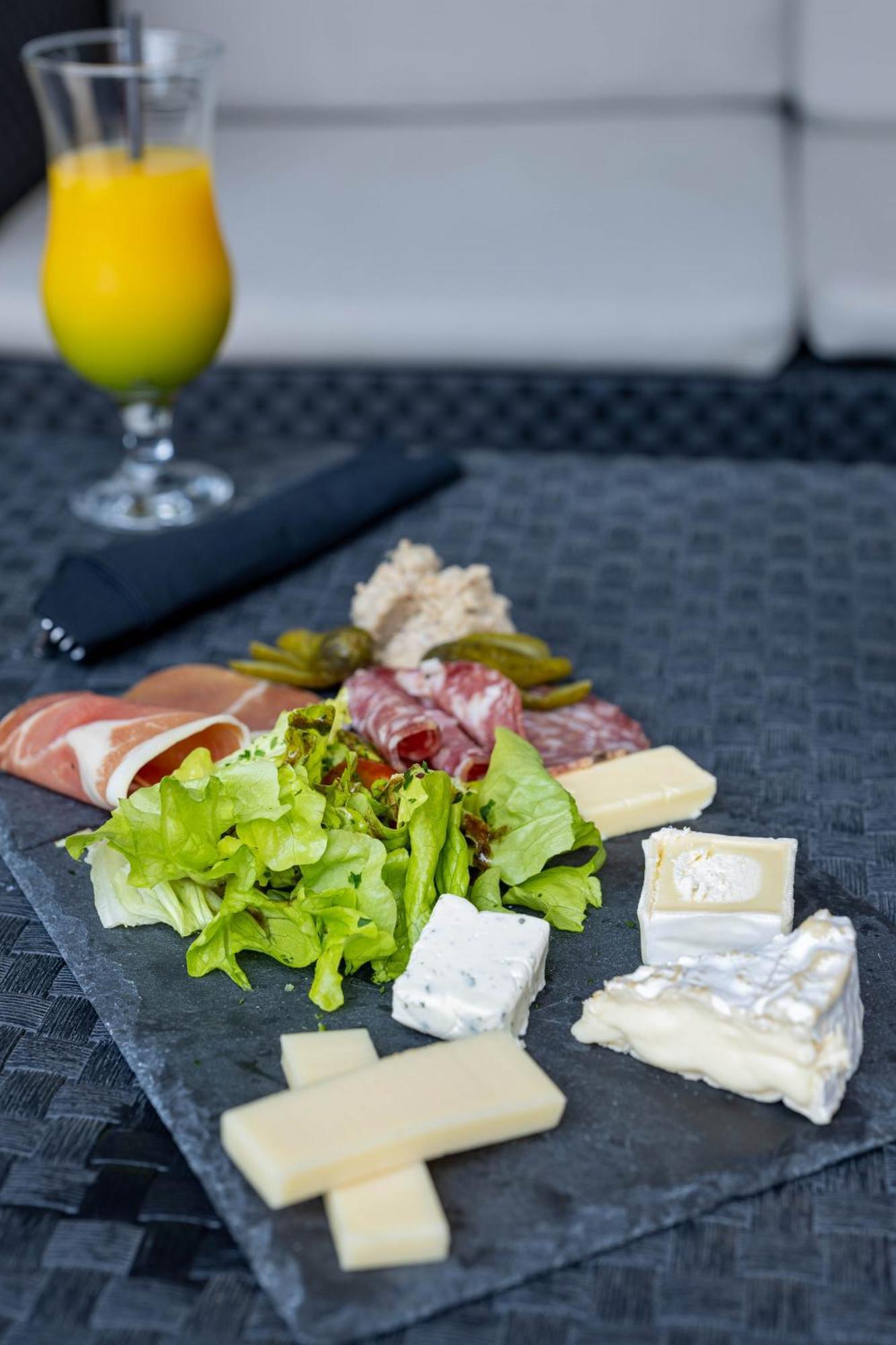 Noemys Toulon La Valette - Hotel Restaurant Avec Piscine Ngoại thất bức ảnh